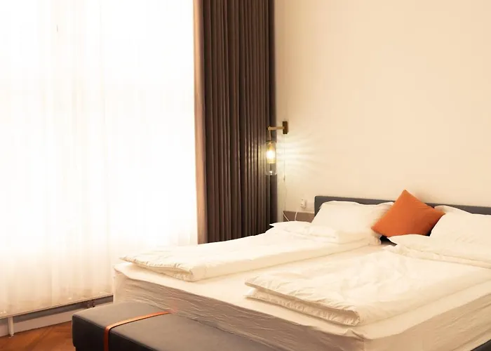 Elias Hotel