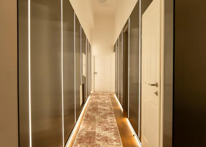 Elias Hotel *